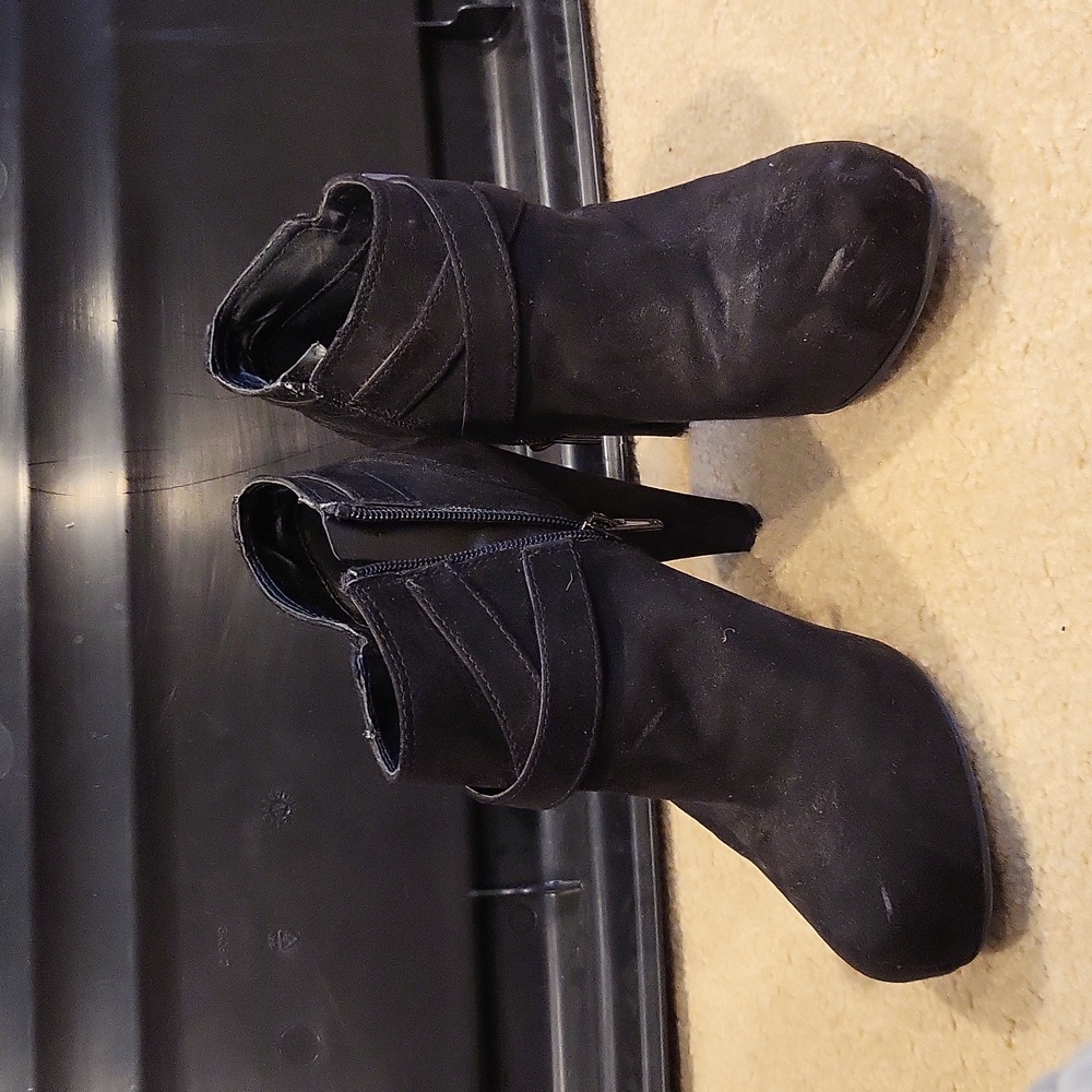 By guess black heels